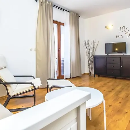 Majda At The Paradise *