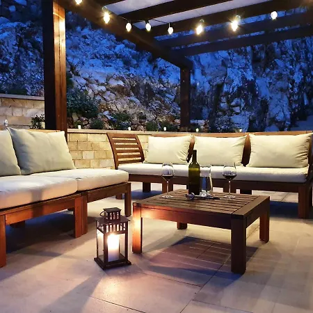 Majda At The Paradise