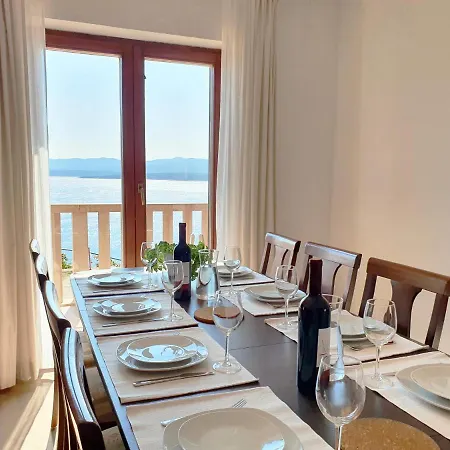 Majda At The Paradise Villa Murvica (Brac)