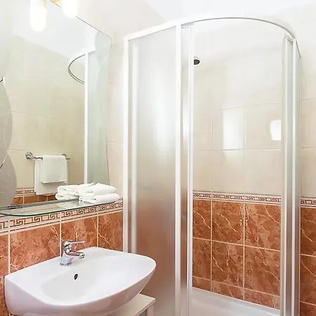 Majda At The Paradise *