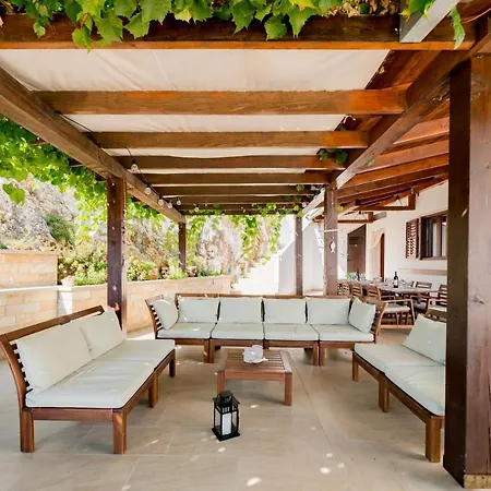 Majda At The Paradise Villa *